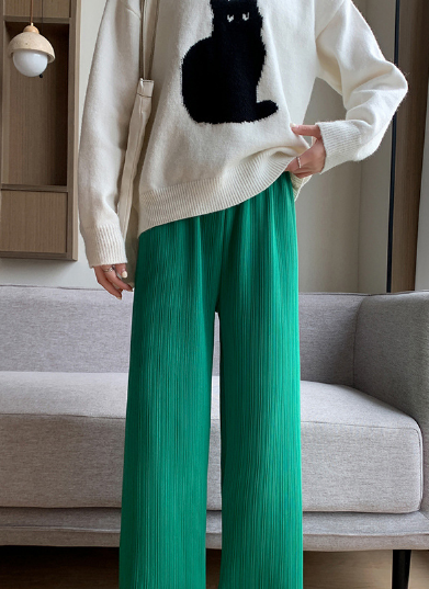 Kadife Dokulu Pliseli Kışlık Bol Paça Pantolon – Yumuşak, Sıcak ve Şık Konfor