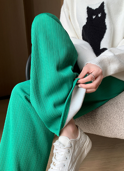 Kadife Dokulu Pliseli Kışlık Bol Paça Pantolon – Yumuşak, Sıcak ve Şık Konfor