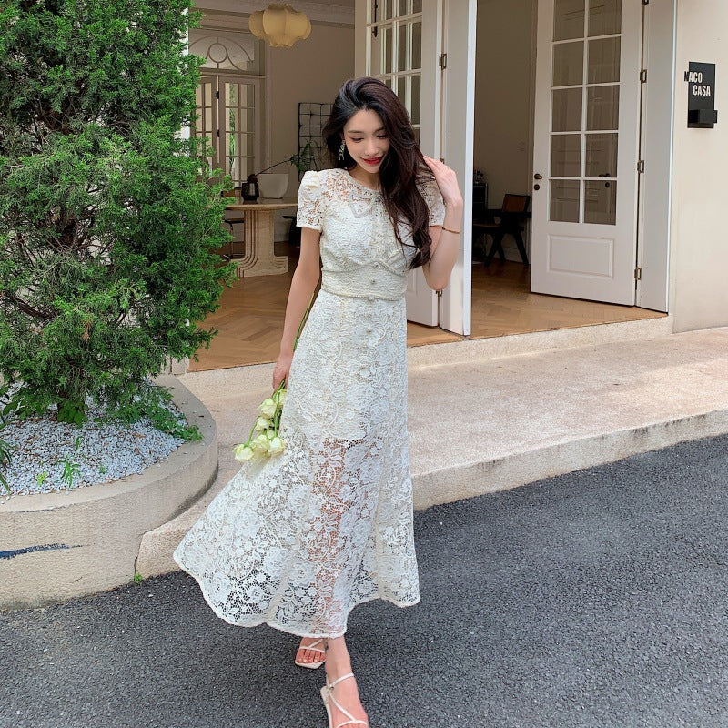 Üç Boyutlu Çiçek Detaylı Mavi- Beyaz Dantel Midi Elbise