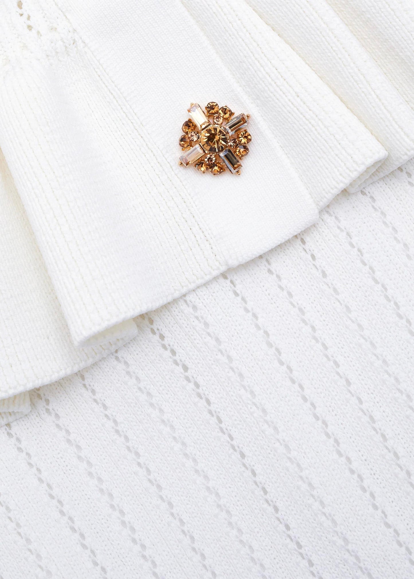 Gold Düğme Detaylı Beyaz Triko Midi Elbise