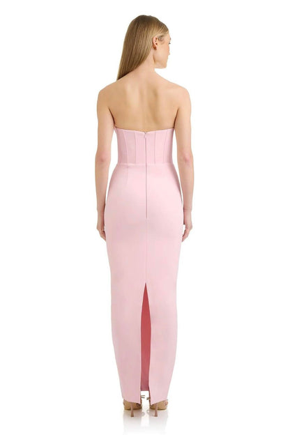 Gül Detaylı Beyaz Straplez Elbise