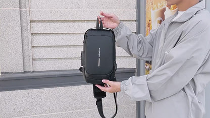 Erkek Şifreli USB Şarj Girişli Su Geçirmez Göğüs Çantası – Anti-Hırsız Tasarım